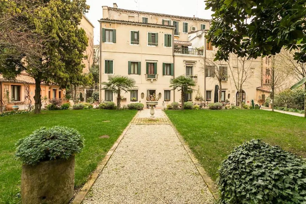 Cinqueteste Luxury Home Venice Italy
